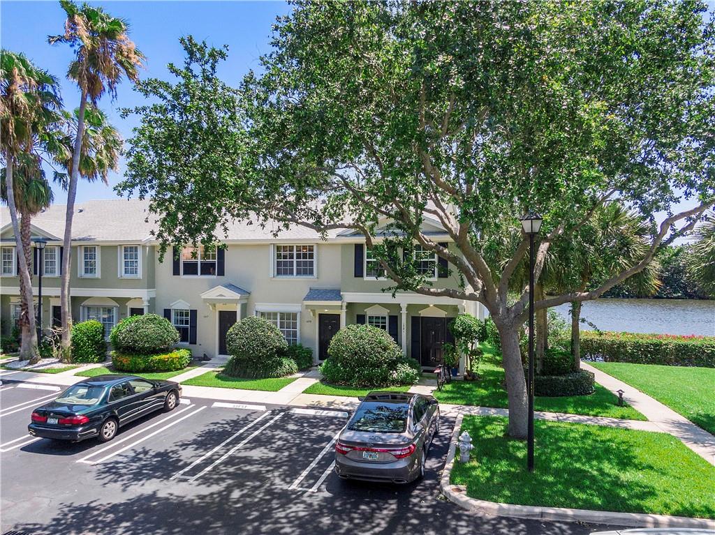 Sold 1079 Kokomo Key Ln, Delray Beach, FL 33483 2 Beds / 1 Full Bath